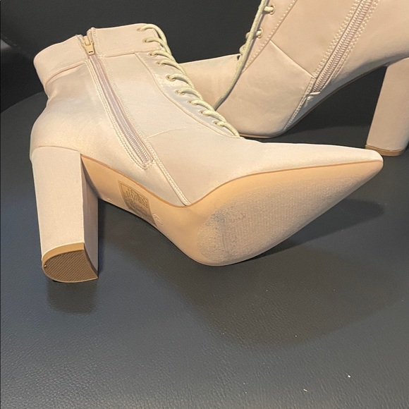 AKIRA Cream Lace-Up Block Heel Boots - Picture 2 of 2